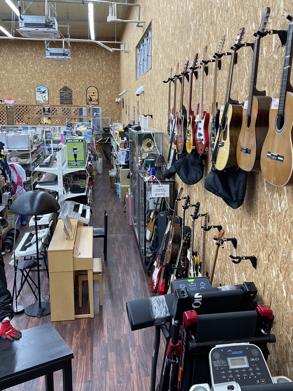 Aston 伊東本店 04