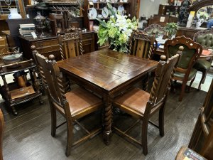 ダイニングテーブル