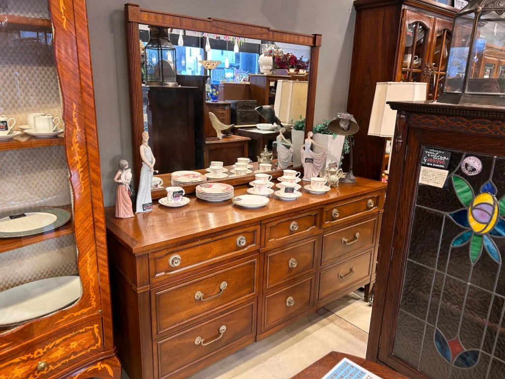 ドレクセルヘリテイジ トライユン ミラーバックチェスト