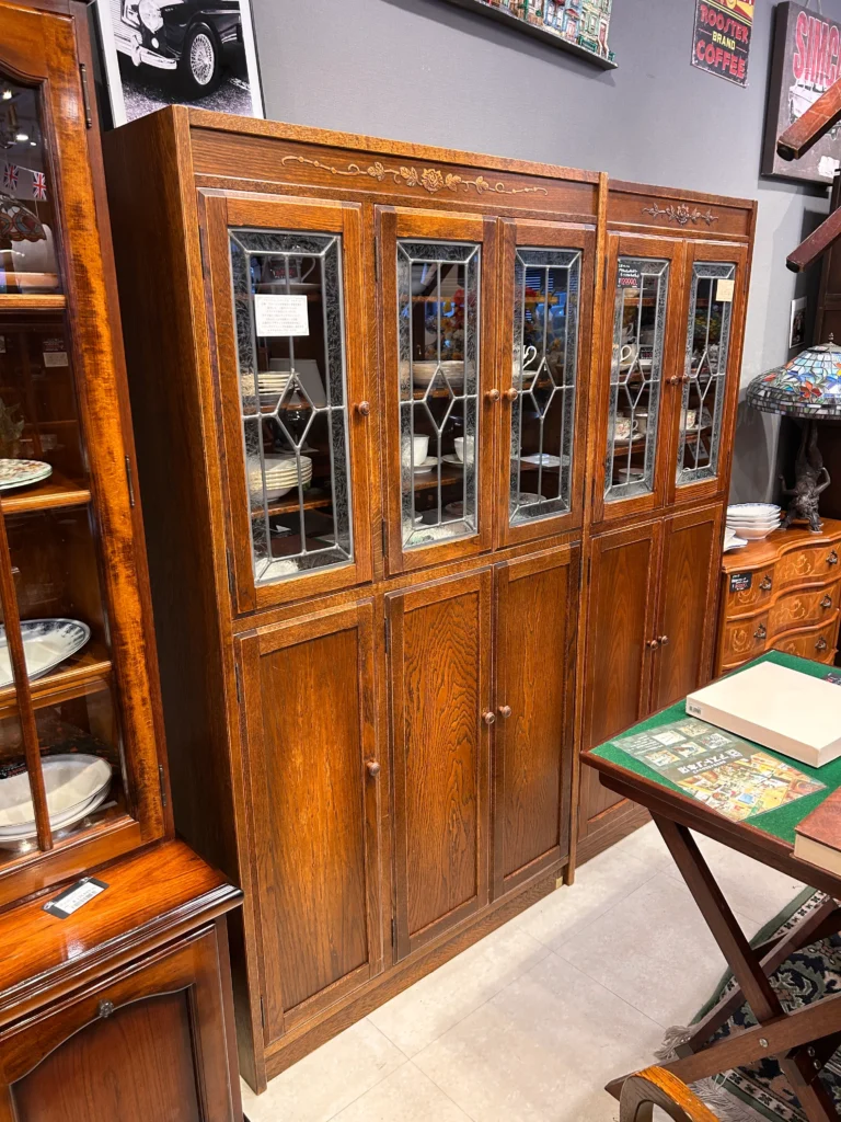 三越ブルージュカップボード