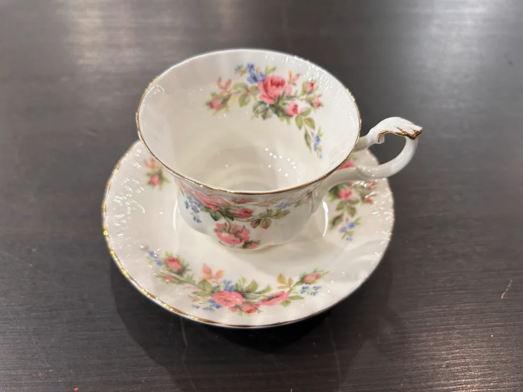 ロイヤルアルバートカップソーサー