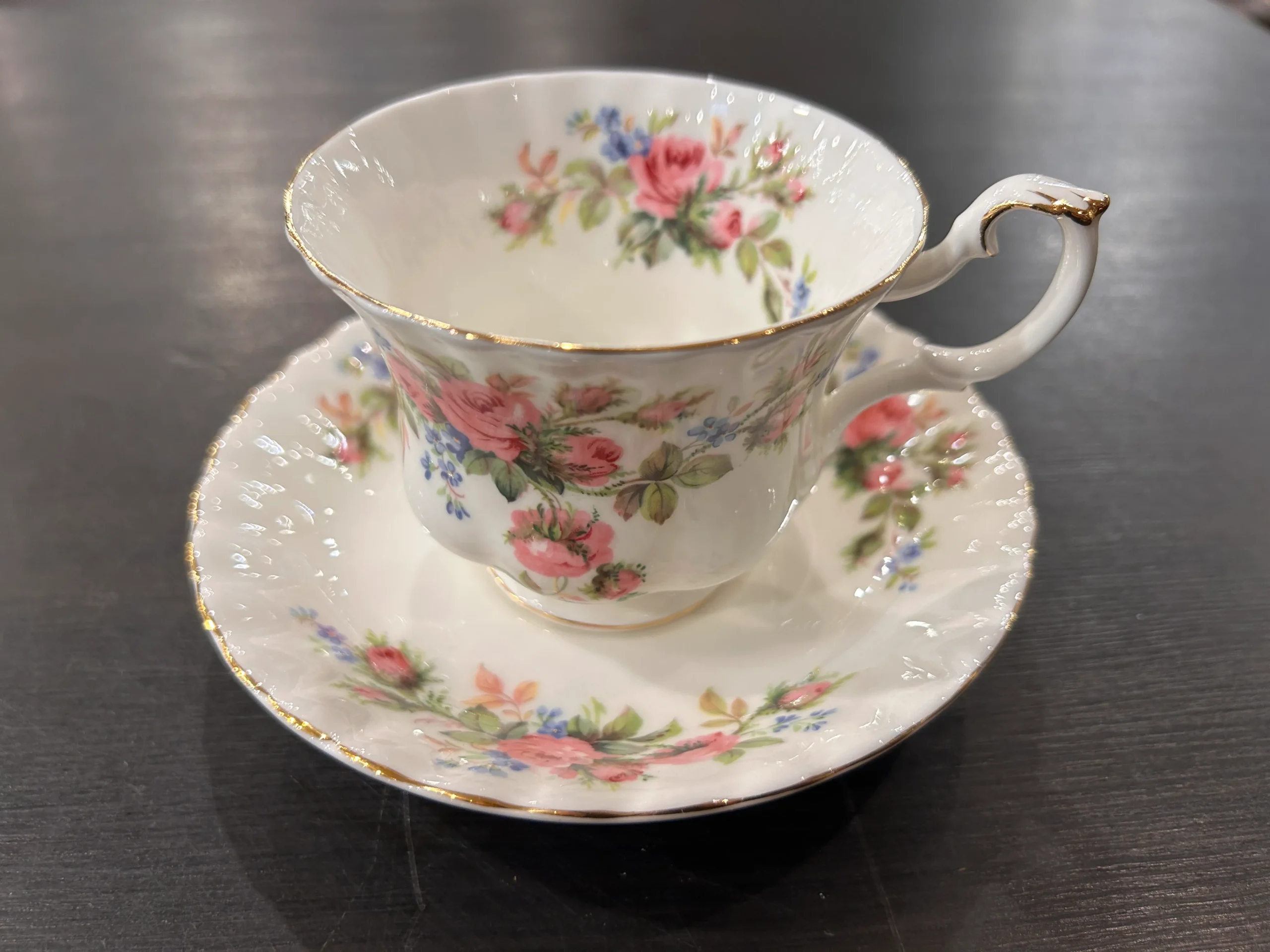 ロイヤルアルバートカップソーサー-01