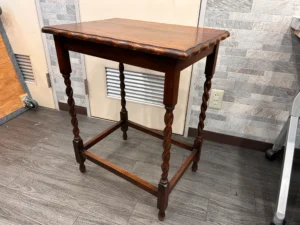 イギリスアンティークツイストレッグサイドテーブル