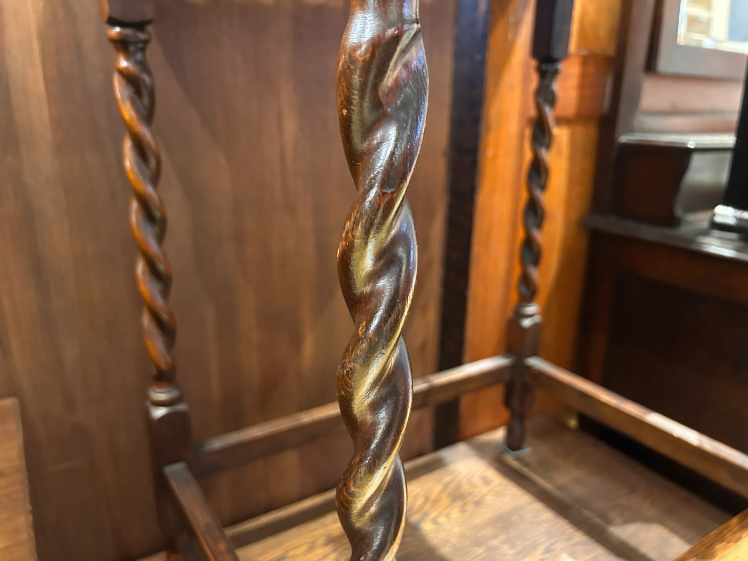 イギリスアンティークツイストレッグサイドテーブル-03