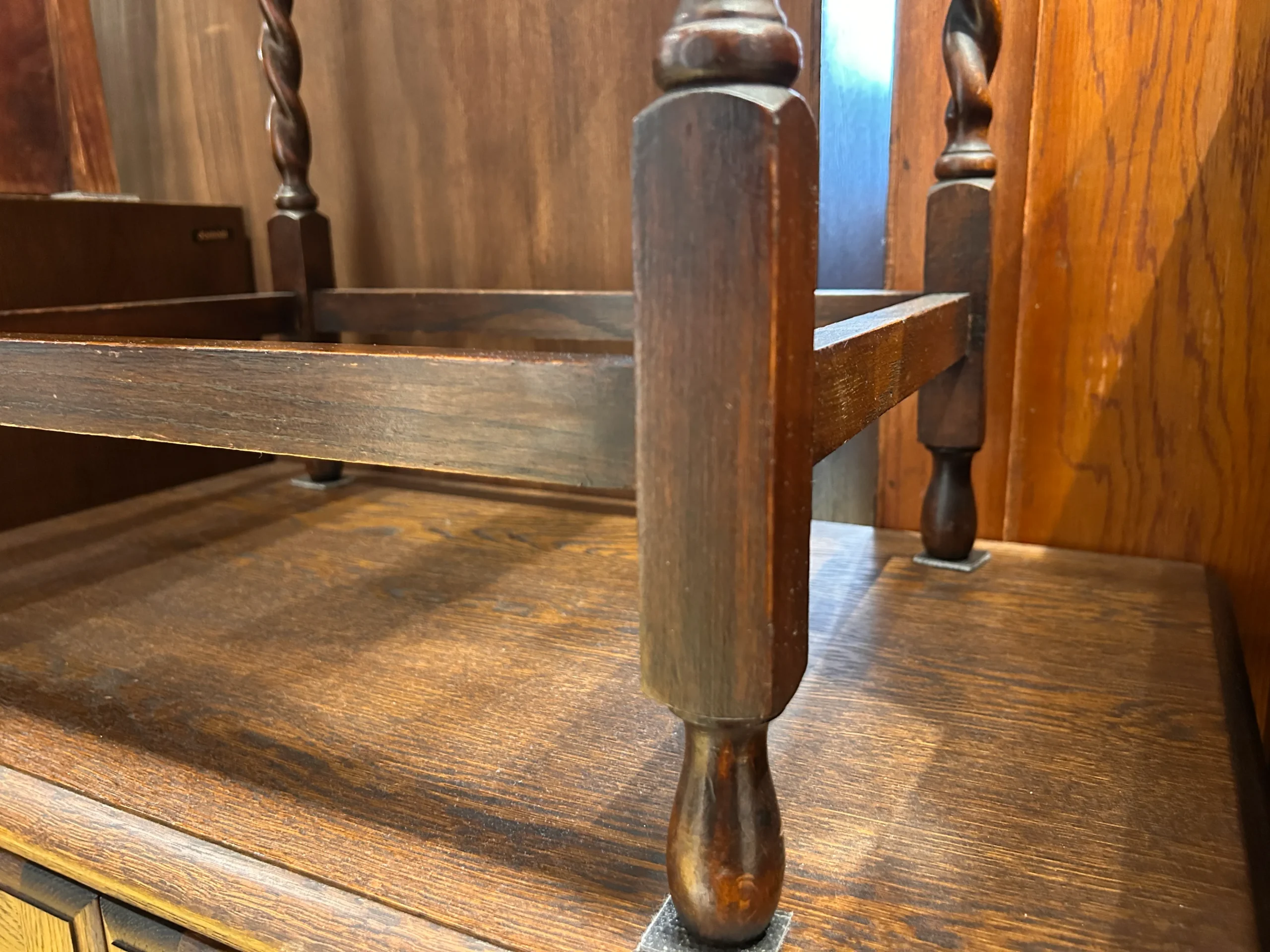 イギリスアンティークツイストレッグサイドテーブル-04